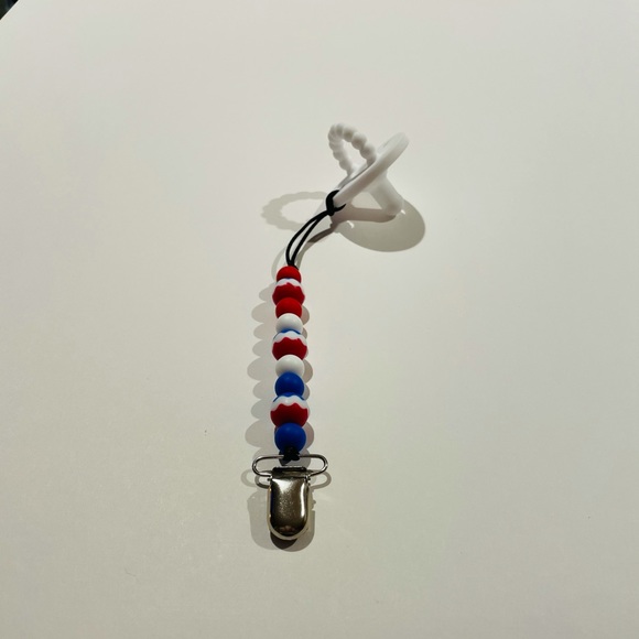 Silicone Pacifier Clip - Picture 2 of 2